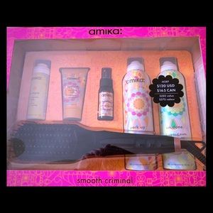 NEW Amika smoothing brush